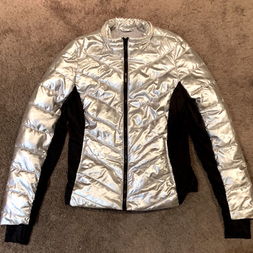 Silver quilted running jacket with stretch panels and thumb hole sleeves